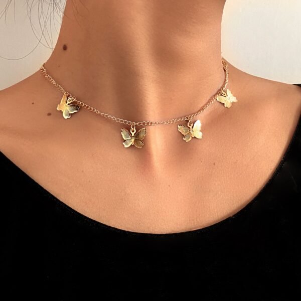 Gold Chain Butterfly Pendant Choker for Women - Imagen 4